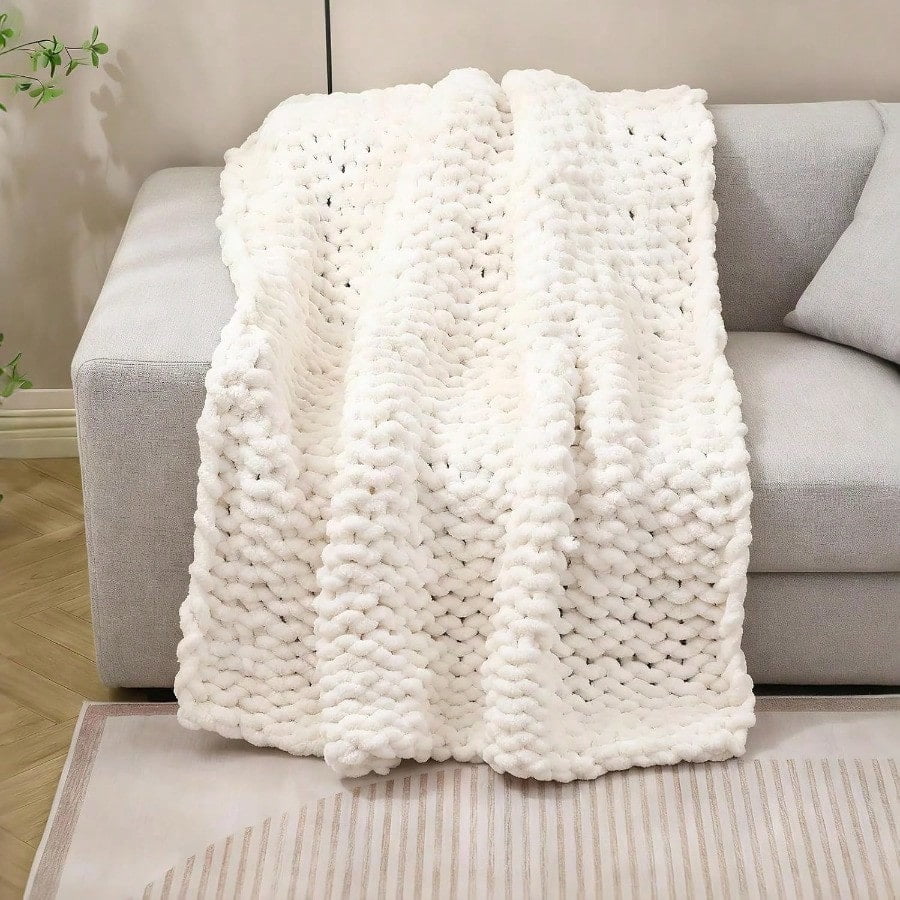 8 Pack Giant Chunky Yarn for Crocheting/Hand Knitting Blanket Extra Thick Yarn er Bulky Large Soft Fluffy Plush Fuzzy Thick Chenille Yarn-1 Pack of 226g/7.97oz- Knitting/Crochet-White