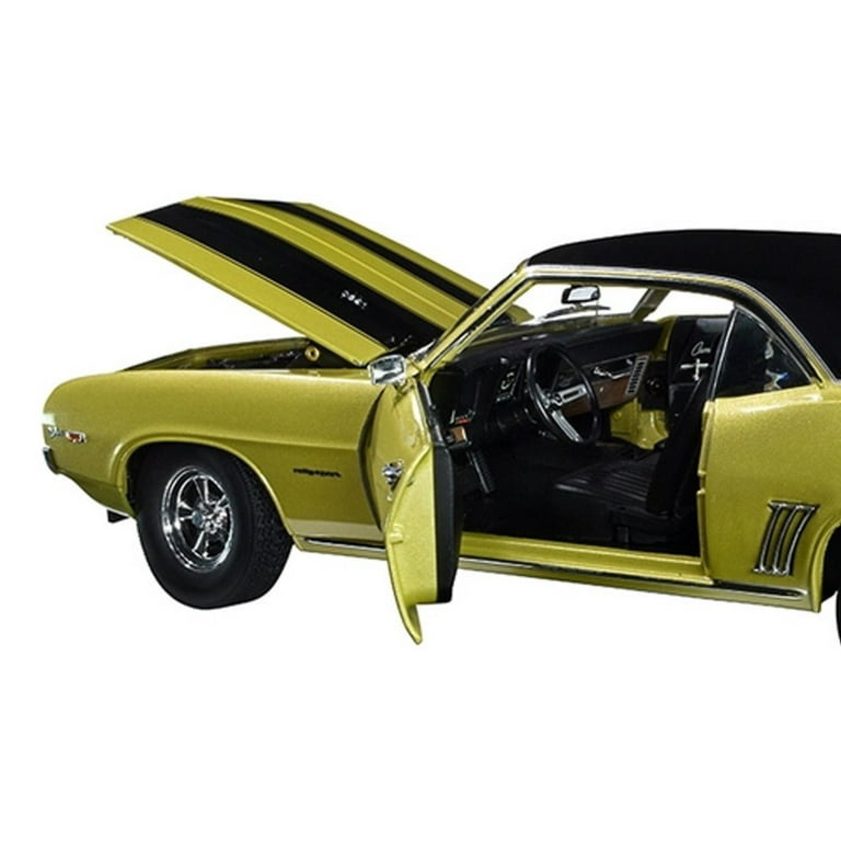 1969 Chevy Camaro Z/28, Gold and Black - Greenlight HWY18032 - 1/18 scale  Diecast Model Toy Car