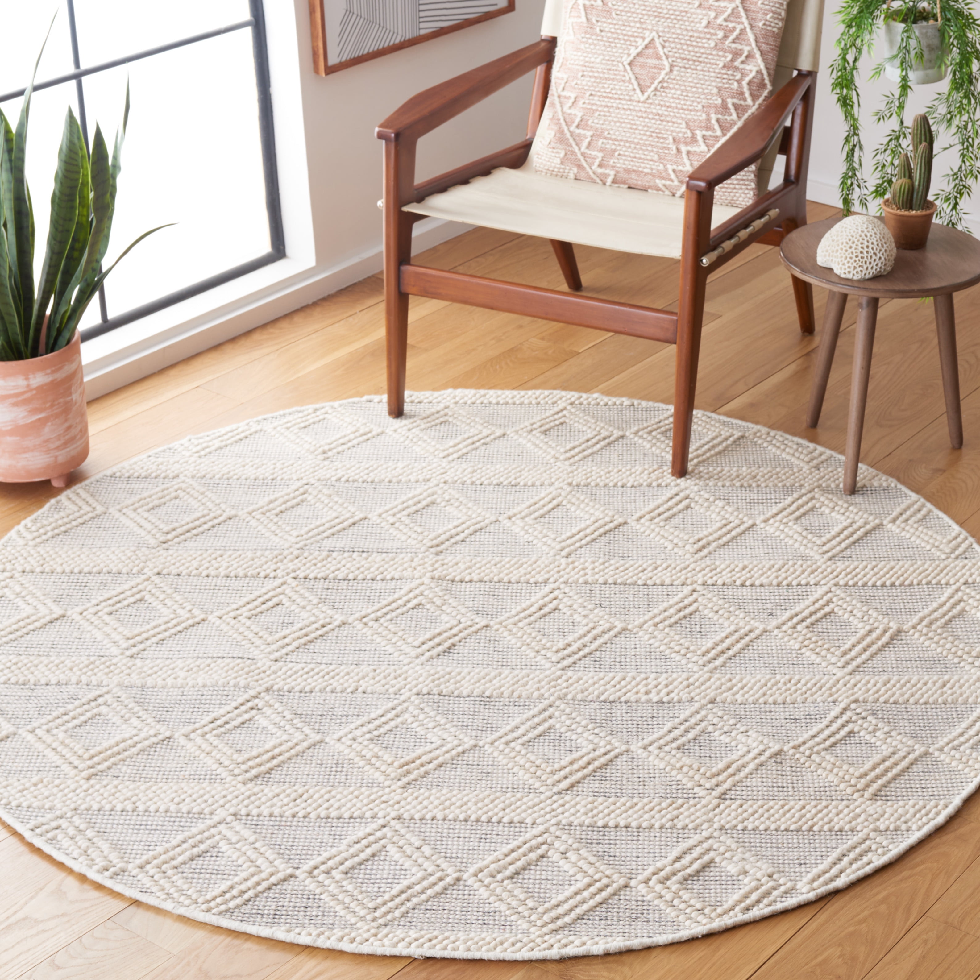 SAFAVIEH Natura Alondra Southwestern Wool Area Rug, Ivory/Black, 6' x 6' Round