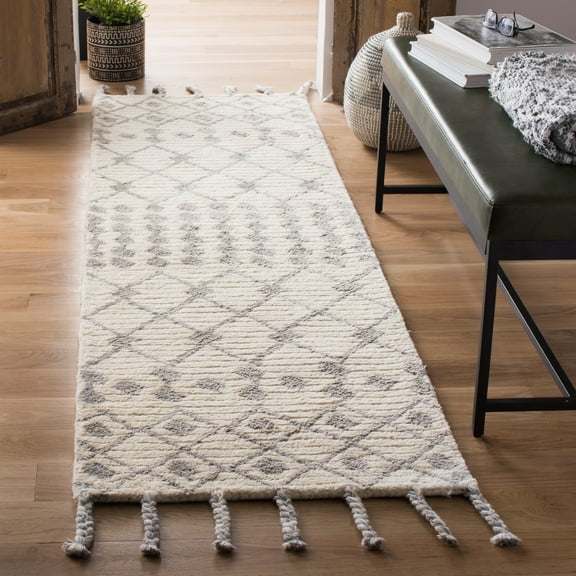 SAFAVIEH Casablanca Victoria Moroccan Wool Runner Rug, Ivory/Silver, 2'3" x 8'