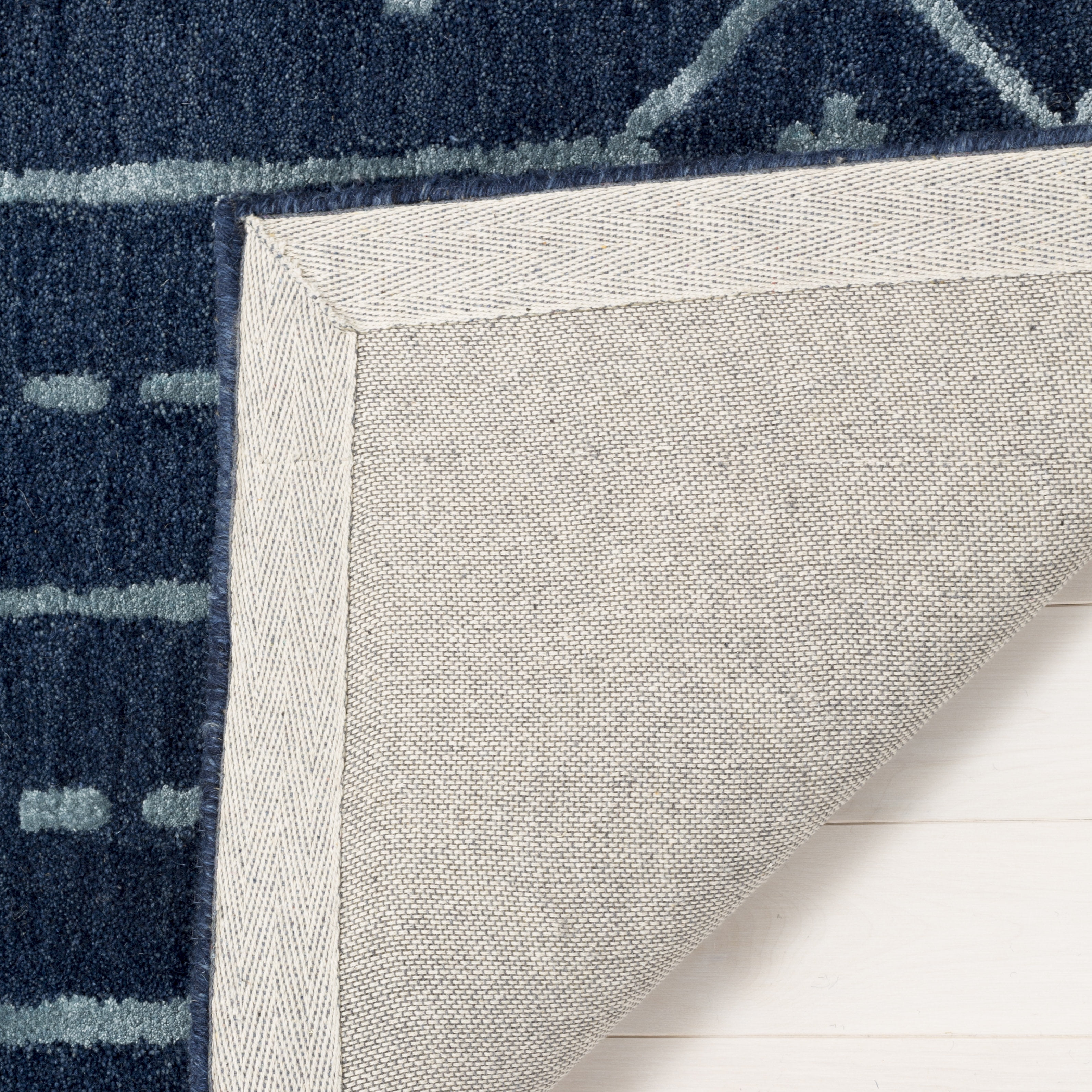 SAFAVIEH Himalaya Darin Geometric Wool Runner Rug, Navy/Silver, 2'3" x 8'