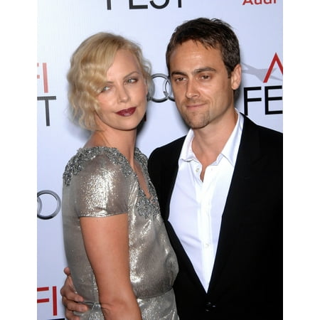 Charlize Theron Stuart Townsend At Arrivals For Afi Fest 2009 Gala Screening Of The Road & A Tribute To Viggo Mortensen GraumanS Chinese Theatre Los Angeles Ca November 4 2009 Photo By Michael Germana