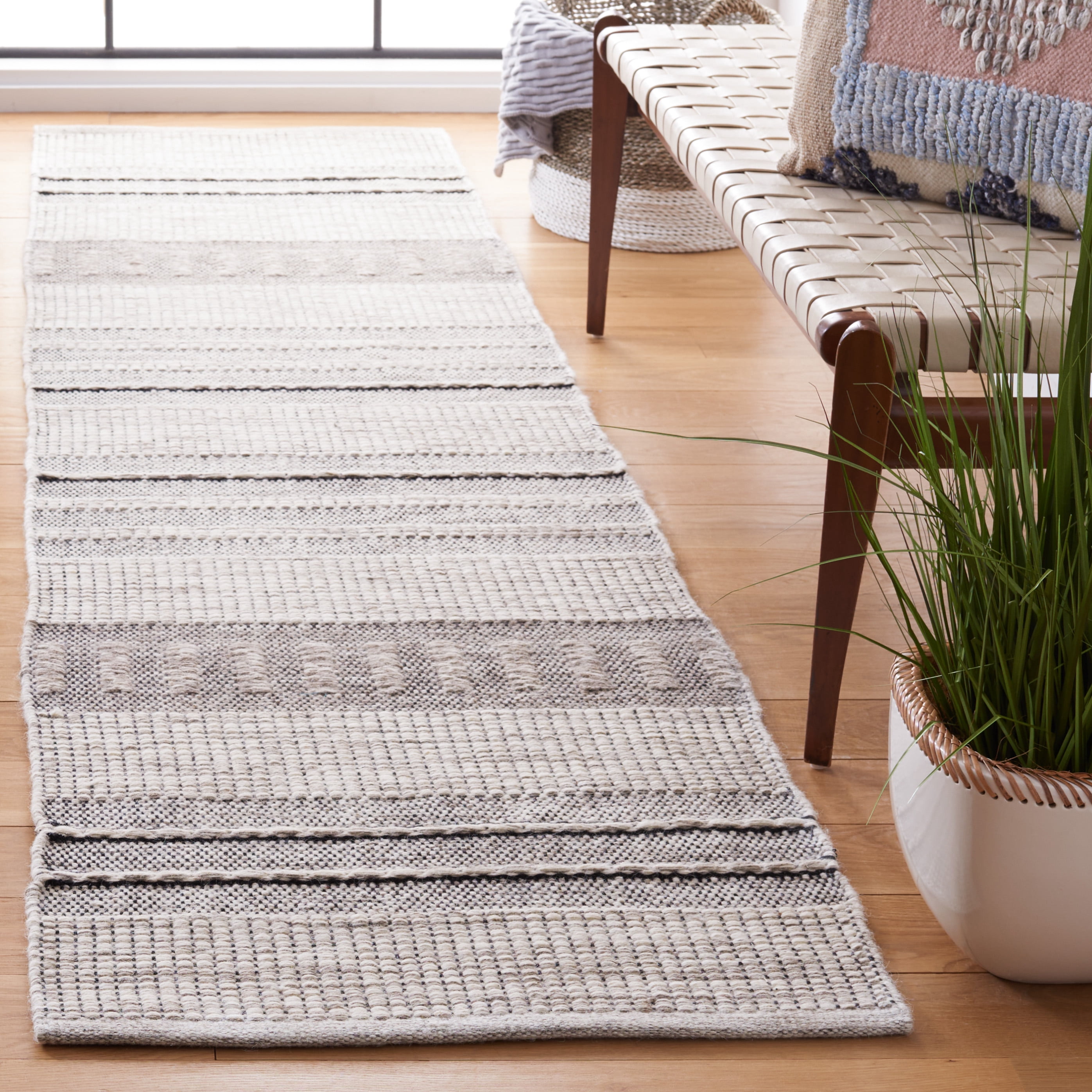 SAFAVIEH Natura Aindreas Geometric Runner Rug, Grey/Black, 2'3" x 9'