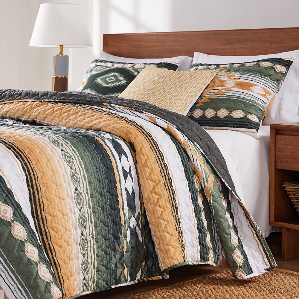Greenland Home Zuma Oversized and Reversible Quilt Set