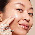 thumbnail image 2 of Suero Iluminador Triple Antioxidante IT Cosmetics Púrpura con Hidratación 24HR para Todo Tipo de Pie, 2 of 10