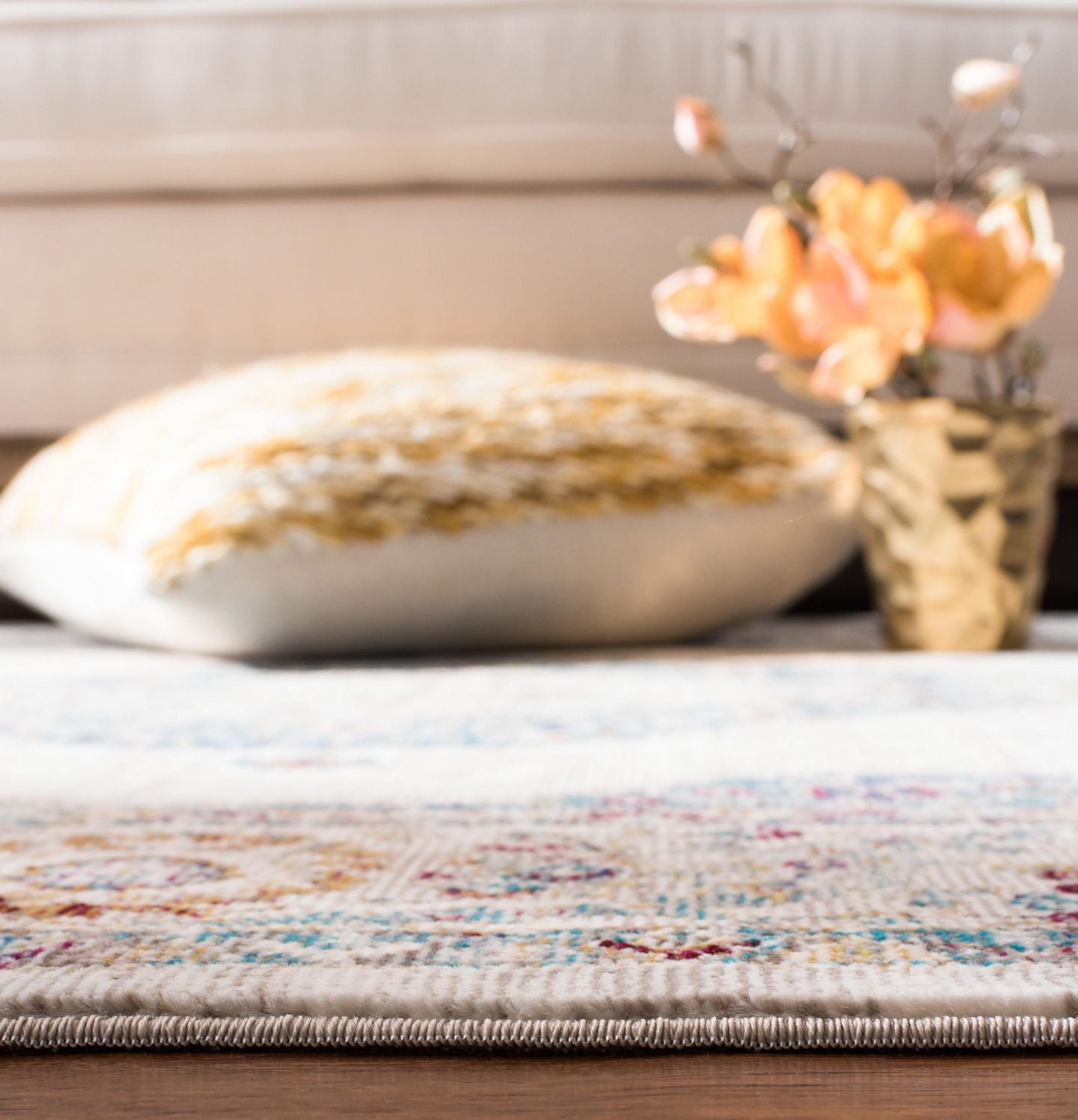 Safavieh Aria Nita Floral Bordered Area Rug