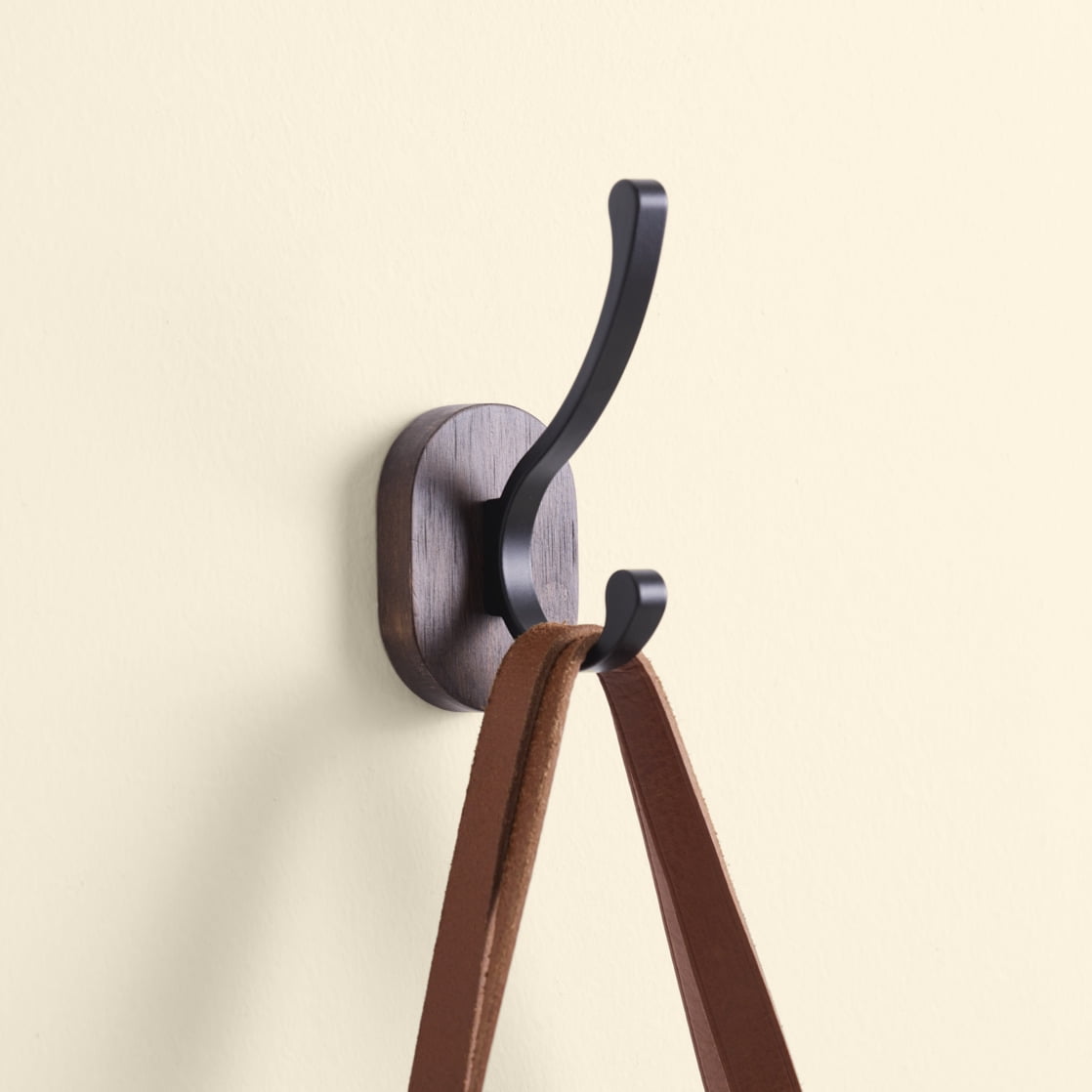 Mainstays Round Wood Hanger Backer with Black Hook – 1 Pack