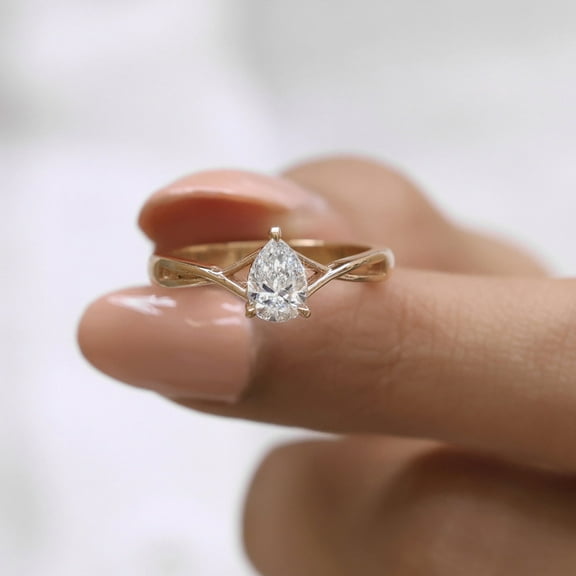 JEWELEGANT 1 Ct Pear Shape Solitaire Moissanite Art Deco Engagement Dainty Ring for Women