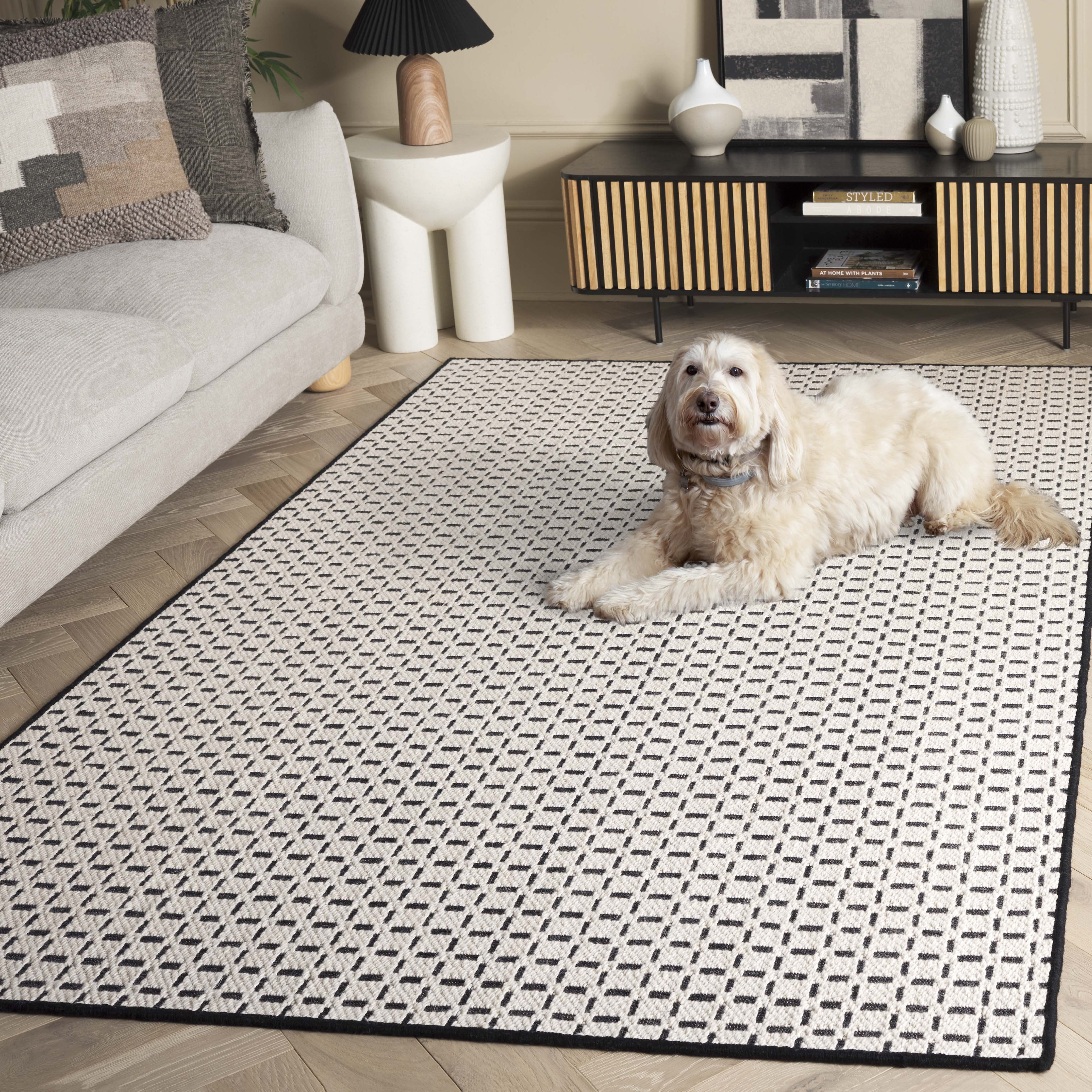 SAFAVIEH Natural Fiber Phelim Geometric Area Rug, Ivory/Black, 3' x 5'