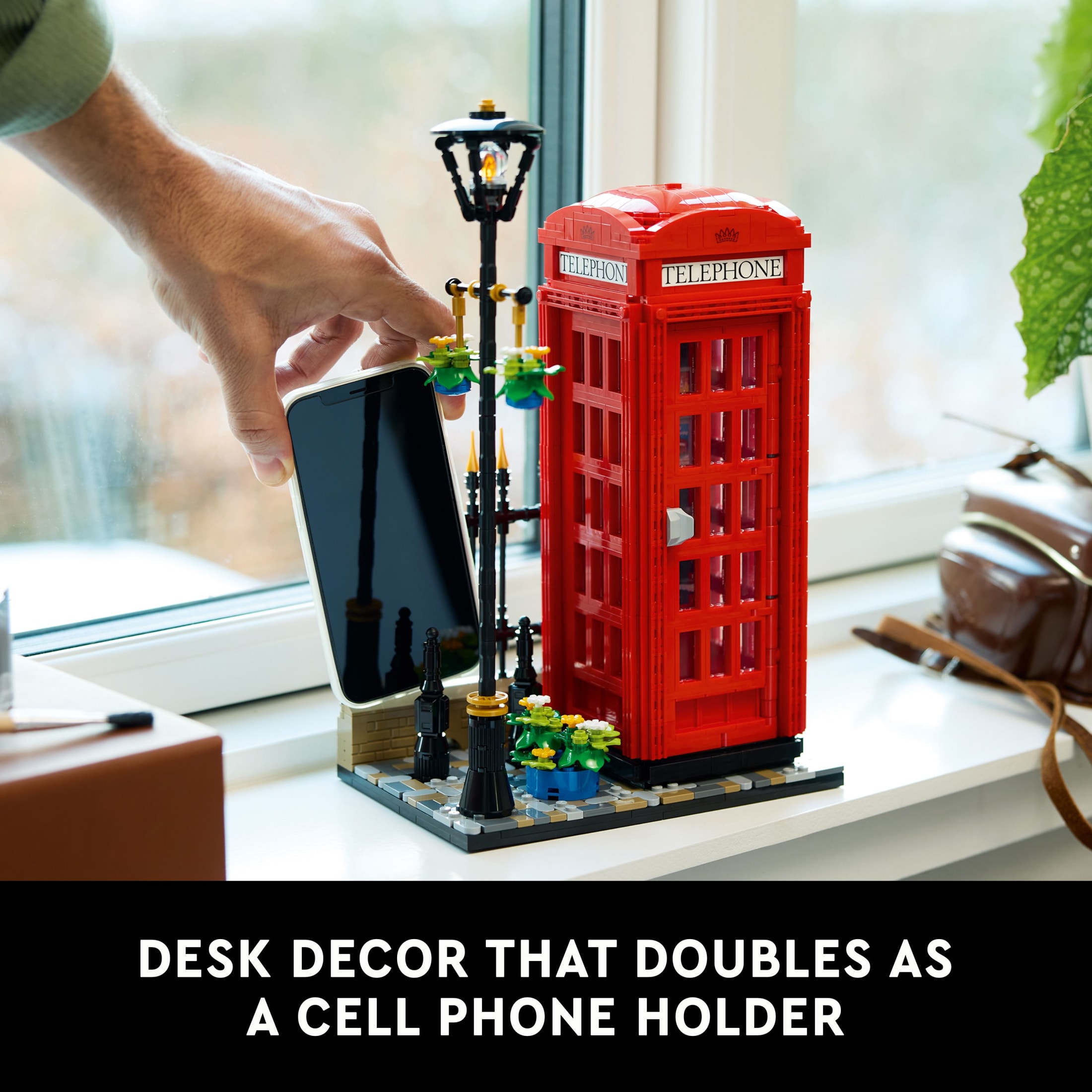 LEGO Ideas Cabina Telefónica Roja de Londres y Soporte para Celular para Construir y Exhibir - Souvenir de Londres para Adultos - Decoración para Hogar u Oficina - 21347 7