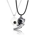 thumbnail image 4 of Collar con colgante de pareja de amor con proyección de "Te amo en 100 idiomas", 4 of 7