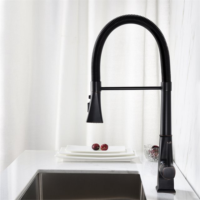 CRO Decor Pull Down Sprayer Kitchen Sink Faucet Swivel Head Design in Black