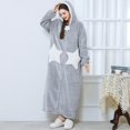 thumbnail image 4 of Camisón de mujer de talla grande con forro polar coral y ropa de dormir gruesa para hombre, estilo largo de otoño e invierno, 4 of 6