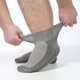 thumbnail image 5 of Calcetines Anchos Con Empuñaduras Calcetines Transpirables Antideslizantes De Ajuste Holgado Para Ancianos Obesos De Mediana Edad Gris Oscuro, 5 of 7