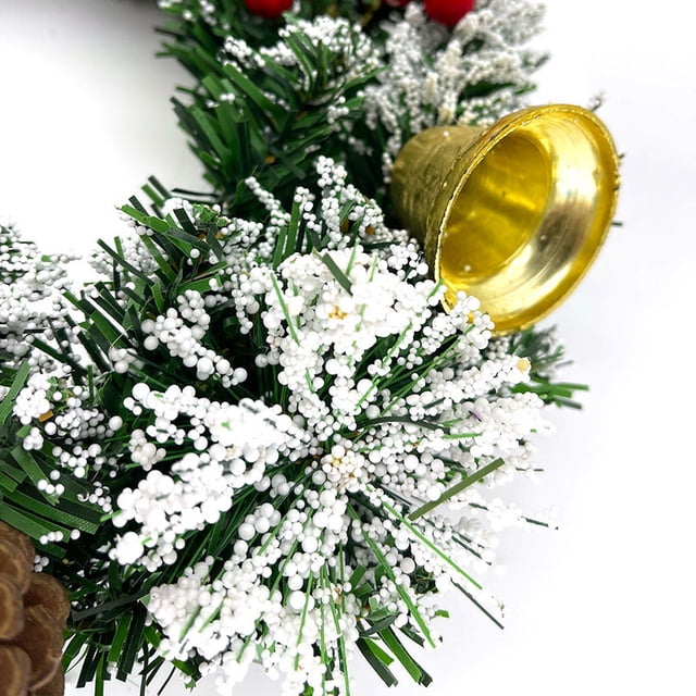 Agrega un acento festivo interior iluminado único y divertido a la decoración navideña de tu hogar con esta corona de nieve iluminada.