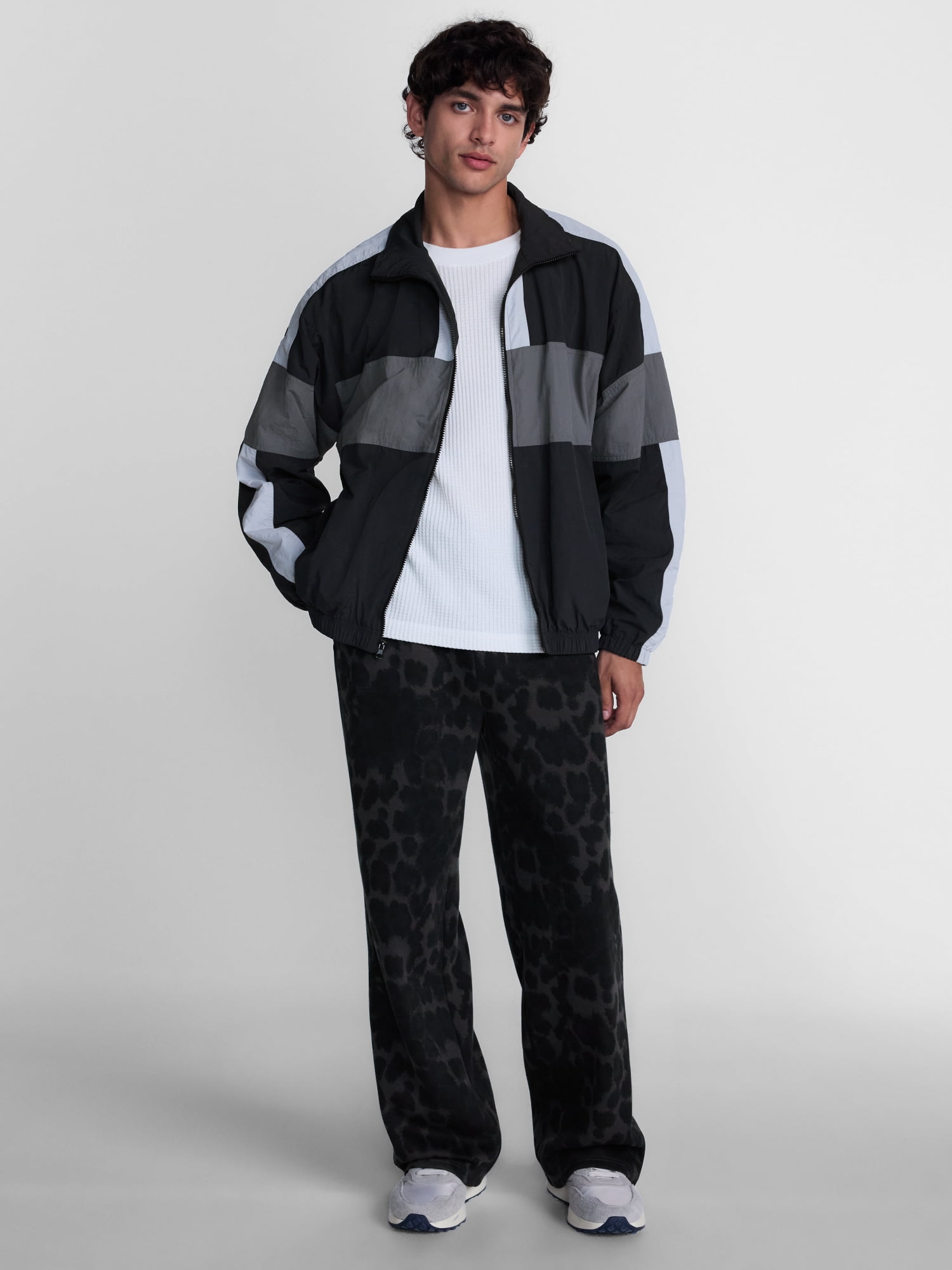 No Boundaries Windbreaker Jacket with Long Sleeves, Men's XS-4XLT