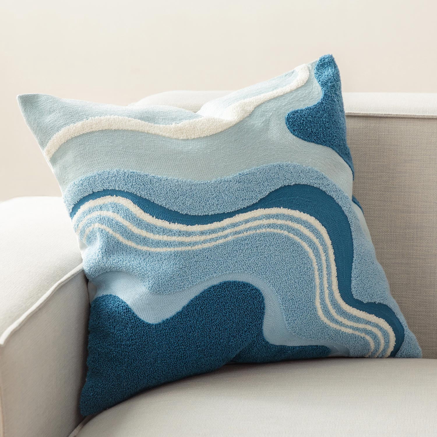 Phantoscope Tufted Wave Pattern Decorative Throw Pillow with Insert, Abstract Curved Design, Blue and White, 18 x 18 in, 1 Pack