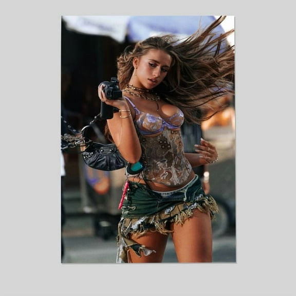 Tate Mcrae Fashion Poster Size 24''x36''-Gategoo