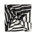 thumbnail image 4 of BUFANDA IMPRESA A RAYAS SIMÉTRICAS DE COLOR CONTRASTANTE INSPIRE CHIC PARA MUJERES, 70x70cm/27.6x27.6" (LxA) HERRINGBONE EN COLOR NEGRO Y BLANCO, 4 of 6