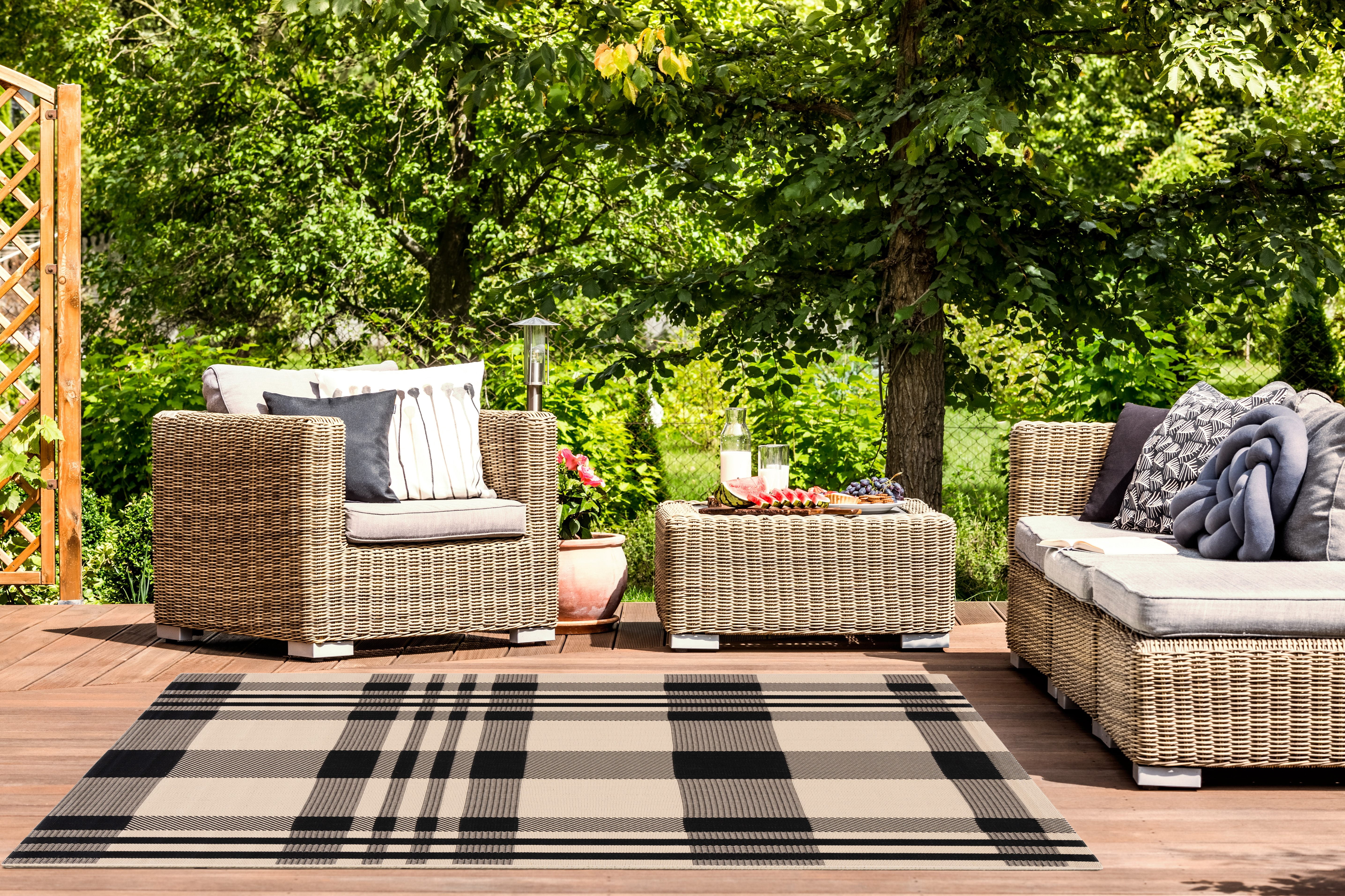 Safavieh Courtyard Benjamin Plaid Indoor/Outdoor Area Rug, Black/Bone, 5'3" x 5'3" Square