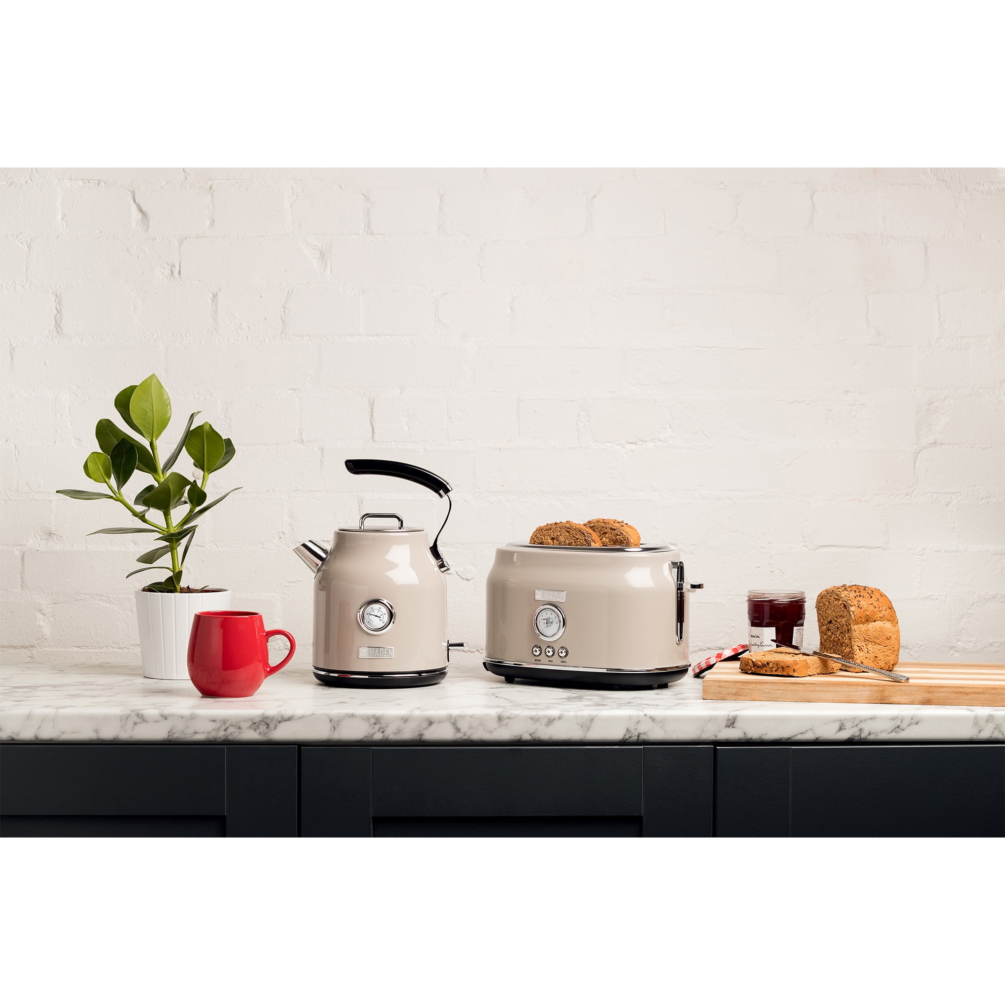 Haden Dorset 1.7 Liter Cordless Electric Kettle and 4 Slice Bread Toaster,  Red, 1 Piece - Fred Meyer