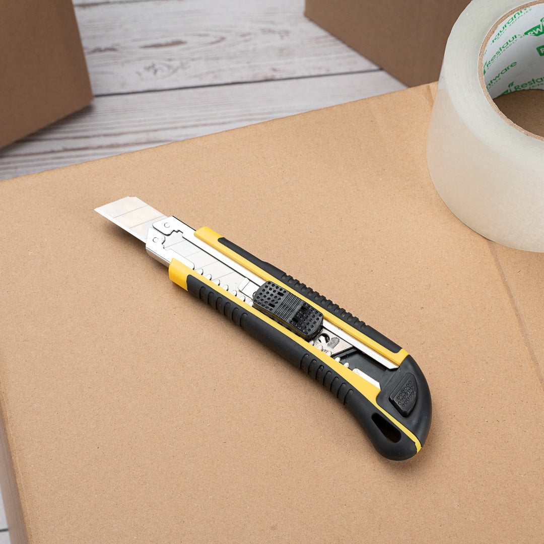 Restaurantware-Handy Tek 6.7 Inch Utility Knives, 4 Heavy Duty Box Knives - Retractable, Built-In Lock, Yellow Plastic Box Cutters, Sharp Blade, For Opening Boxes And Packages