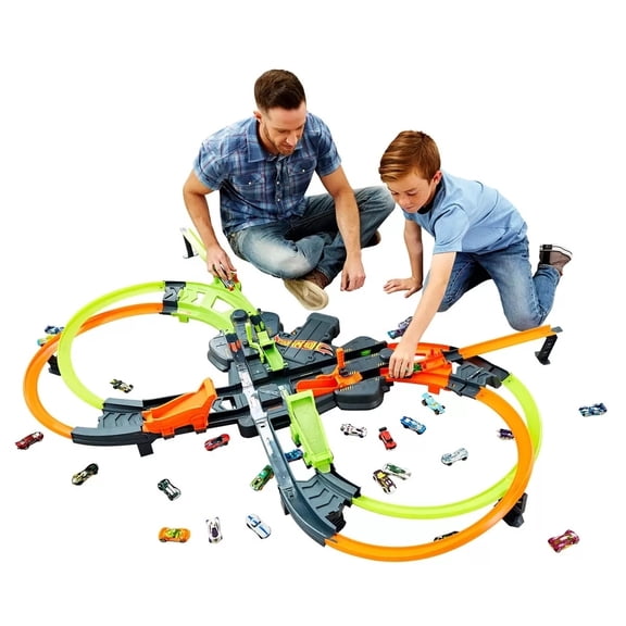 Hot Wheels Colossal Speed Crash Motorized Track Set (13  Years)