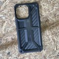 thumbnail image 4 of Funda resistente Monarch de fibra de carbono para iPhone 13, 4 of 5