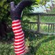 thumbnail image 4 of Piernas de bruja para festival de fantasmas con luces, piernas protésicas de bruja a rayas de Halloween con tacones altos, decoración para terraza y jardín al aire libre, 4 of 7
