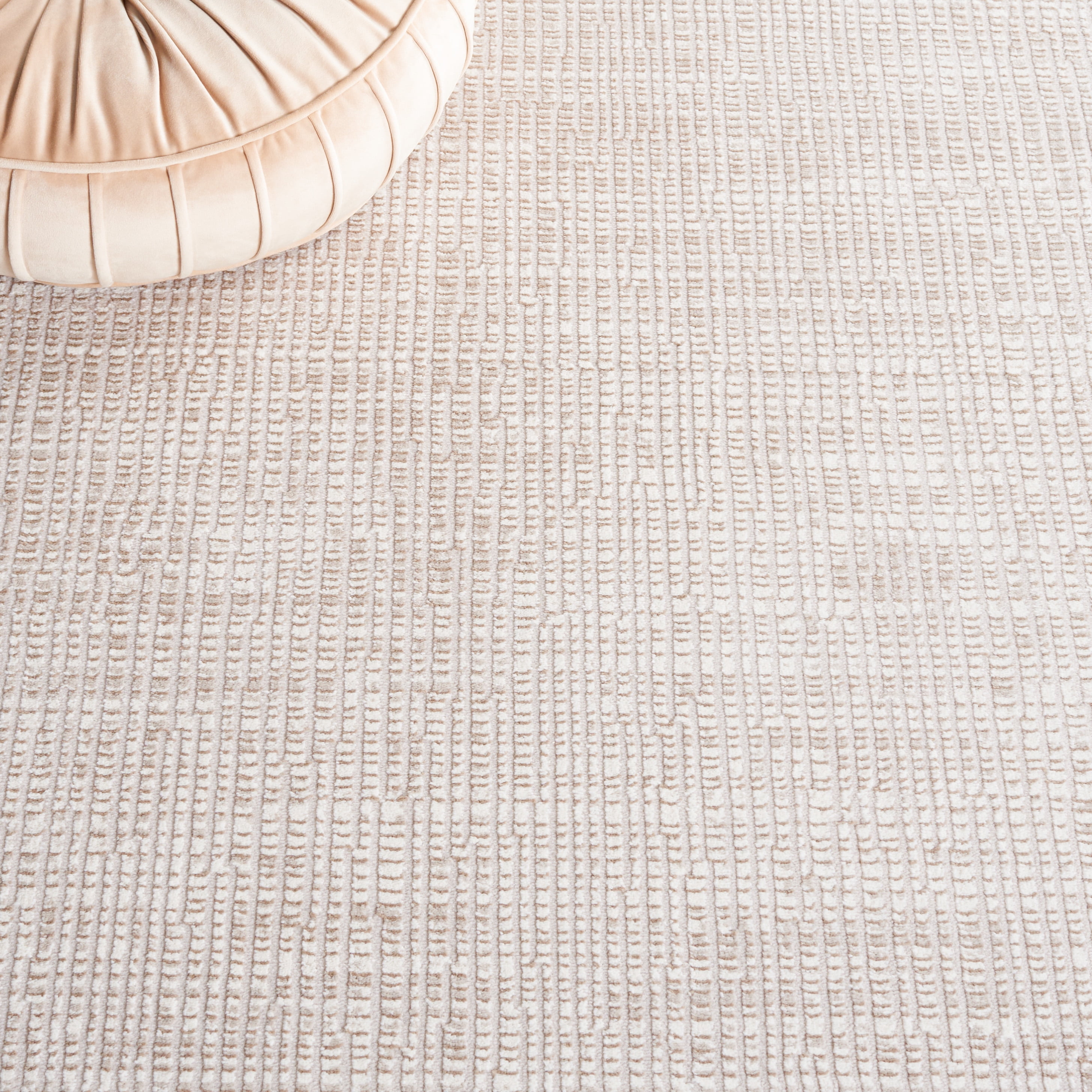 SAFAVIEH Continental Lecia Distressed Area Rug, Ivory/Beige, 4' x 6'