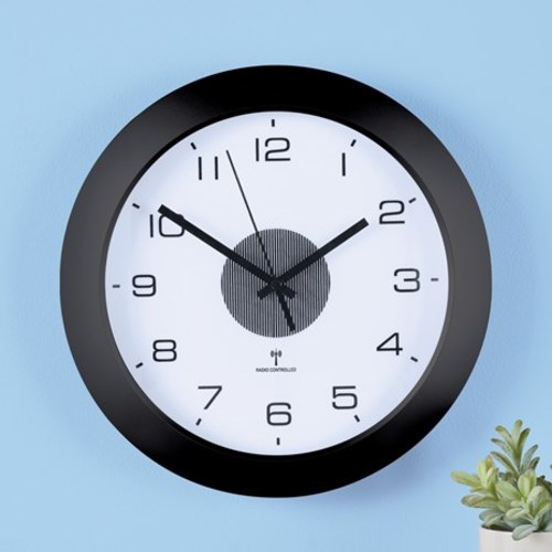 Splitsecond Precision Atomic Wall Clock With Light