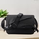 thumbnail image 5 of Bolso de hombro impermeable de gran capacidad para trabajo y viaje, bolso bandolera negro con múltiples compartimentos, bolso de mensajero liviano de 11.42x8.66x3.15in para hombres y mujeres, 5 of 5