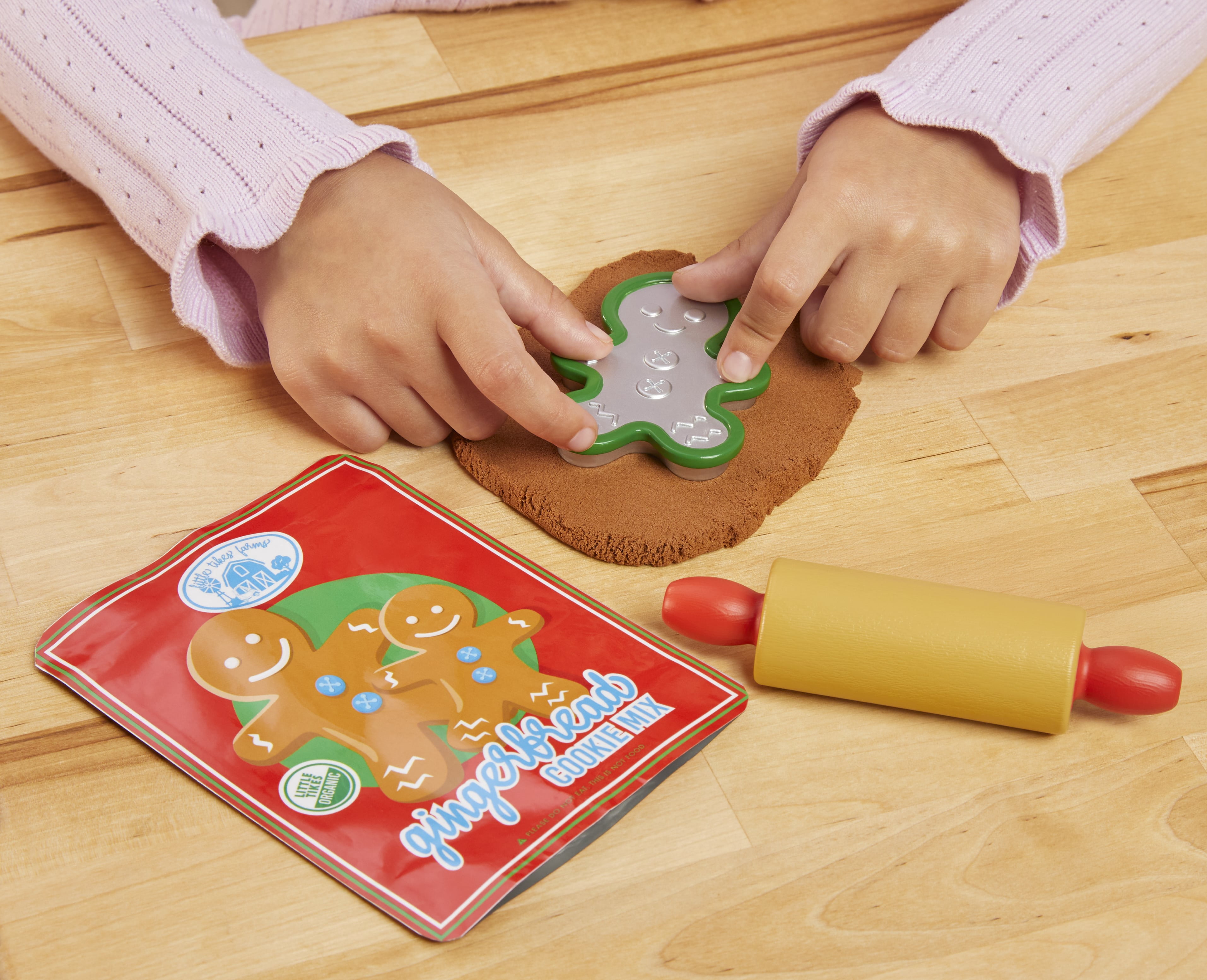 Little Tikes Creative Chefs Gingerbread House Kit, with Make-It Mix Play Sand, Ages 3+