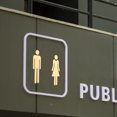 Amosfun 1Pair Elegant Plated Gold Acrylic Bathroom Sign Male Female