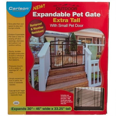 carlson weatherproof outdoor expandable gate with pet door extra