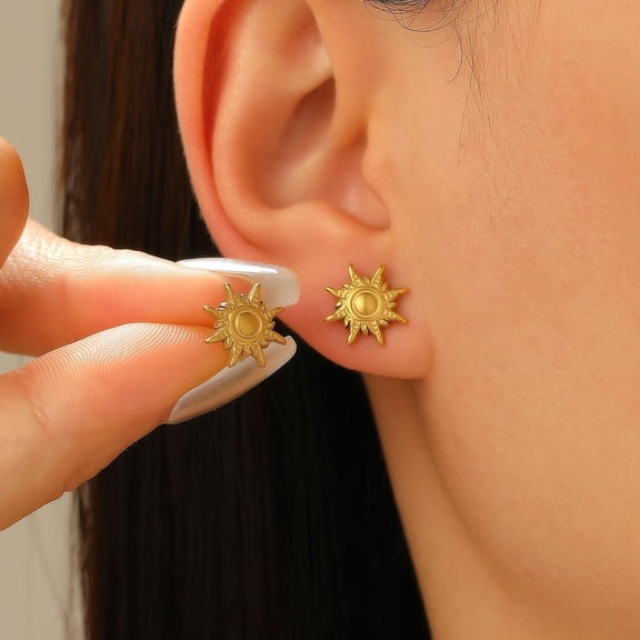 1 Pair Sun Stud Earrings Dainty Small Round Stud Earrings Unique Design Earrings Creative Personal Earrings Trendy Simple Earrings for Women Christmas Birthday Festival Elegant Jewelry Gifts Golden