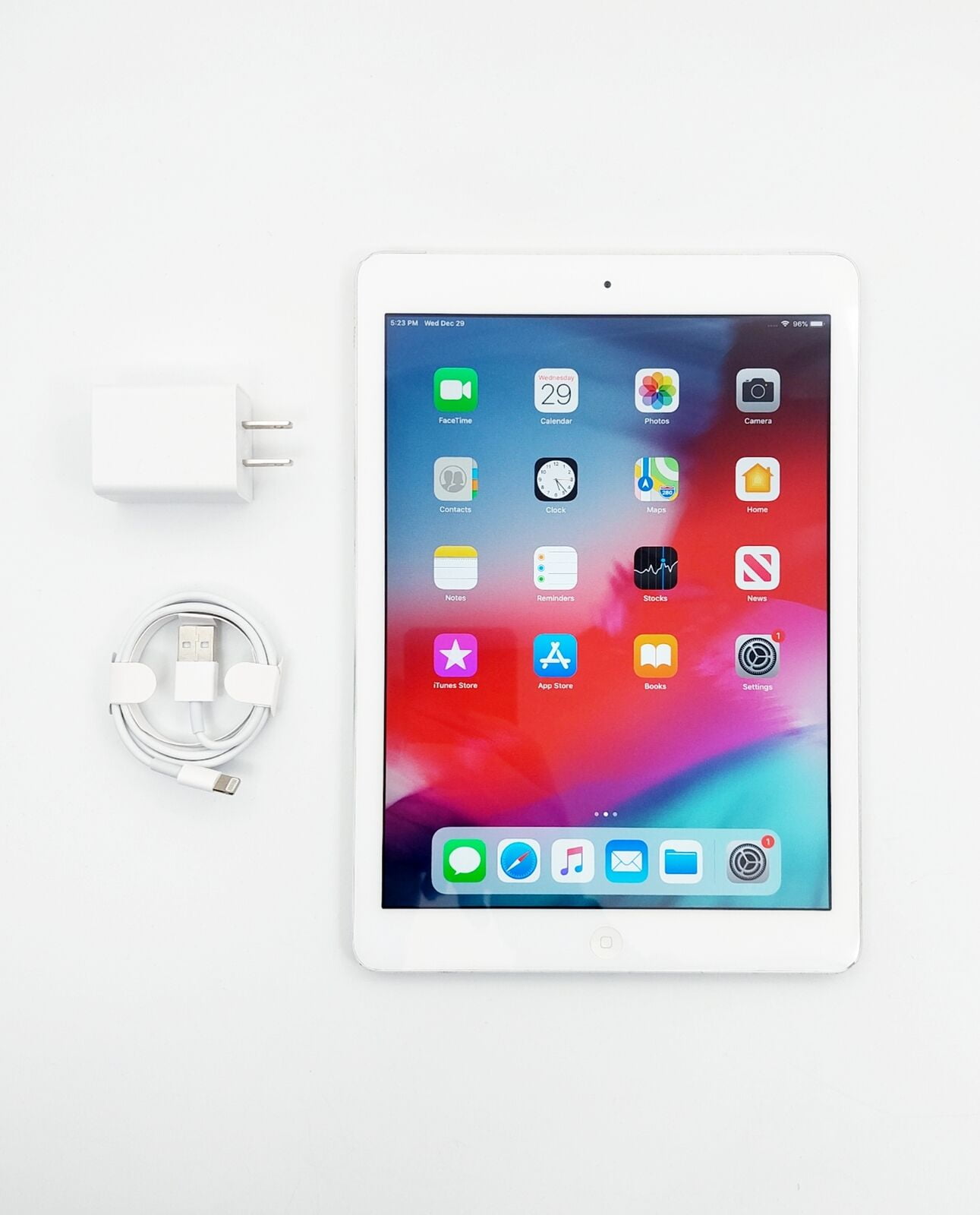 Restored Apple iPad Air A1474 (WiFi) 32GB Silver (Refurbished