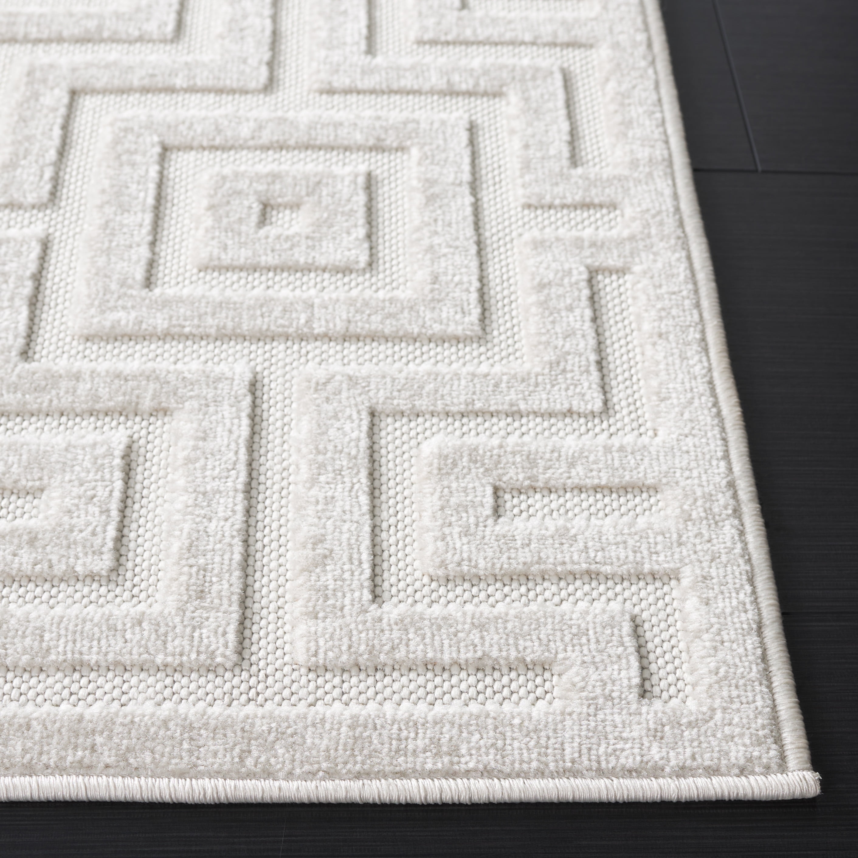 SAFAVIEH Stella Emalee Geometric Indoor/Outdoor Area Rug, Ivory, 8'2" x 10'