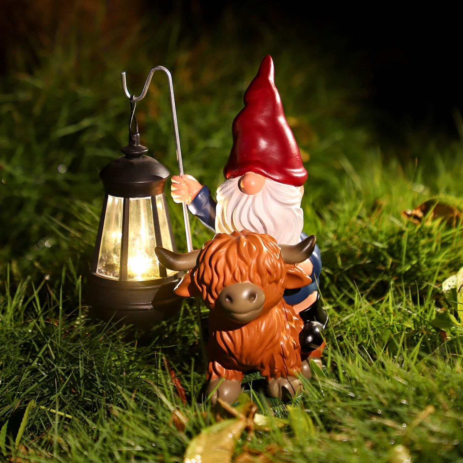 Garden Gnomes Outdoor, Highland Cow Decor, Gnomes Decorations for Yard, Gnomes Cow Decor for Outside, Gnome Garden Decor with Solar Lights, Outdoor Solar Garden Statues, Gnomes Gifts for Women