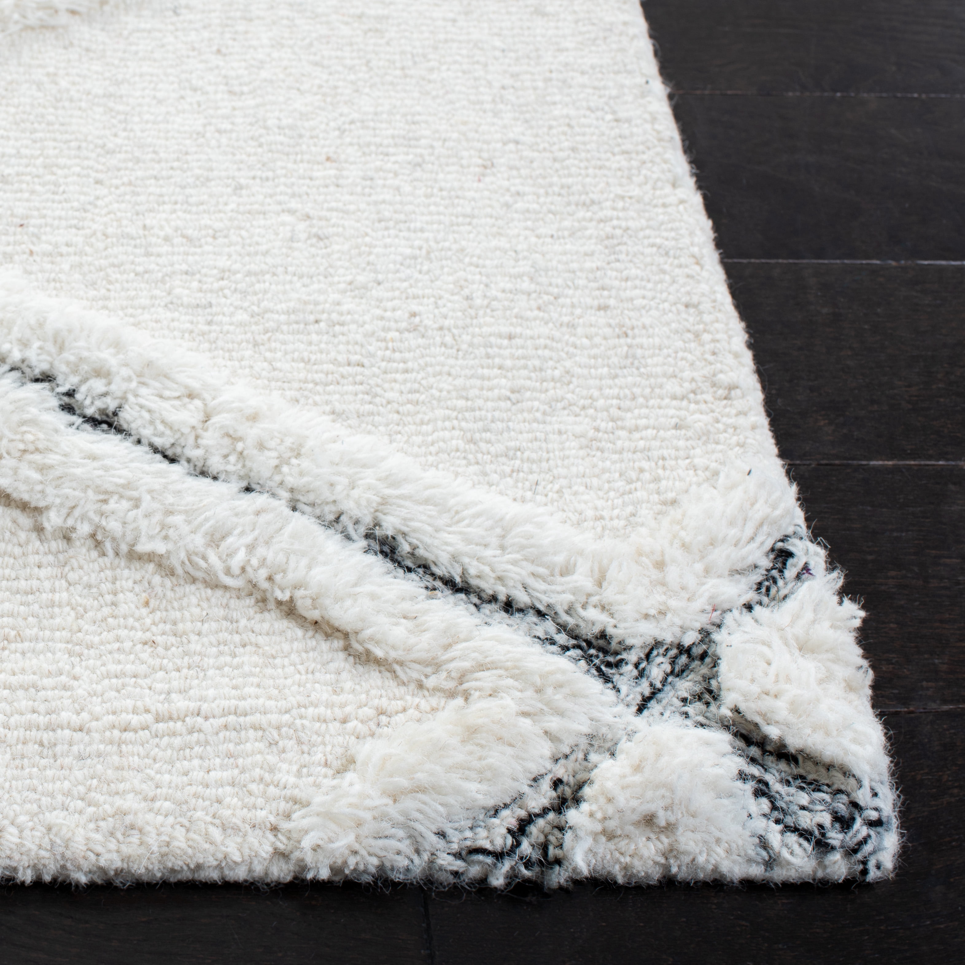 SAFAVIEH Casablanca Jaymz Diamond Area Rug, Ivory, 5' x 8'