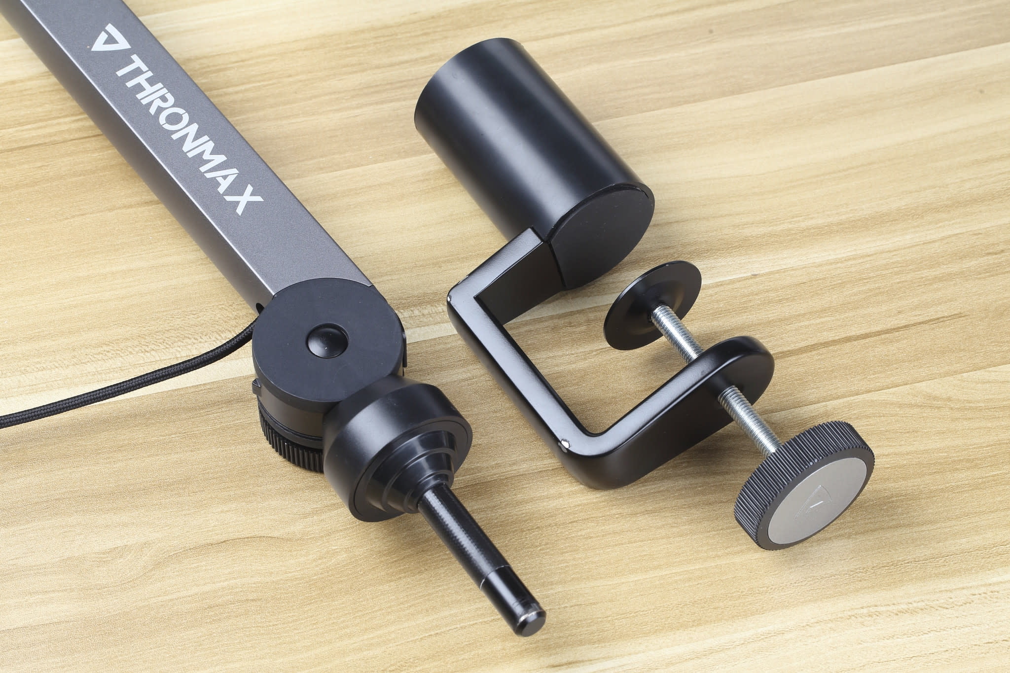Thronmax Caster boom-arm (USB-forbindelse)