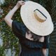thumbnail image 4 of Sombreros grandes de paja Natural para mujer, visera de playa de ala ancha, elegante, plana, con cinta larga y cordones, Verano, 4 of 4