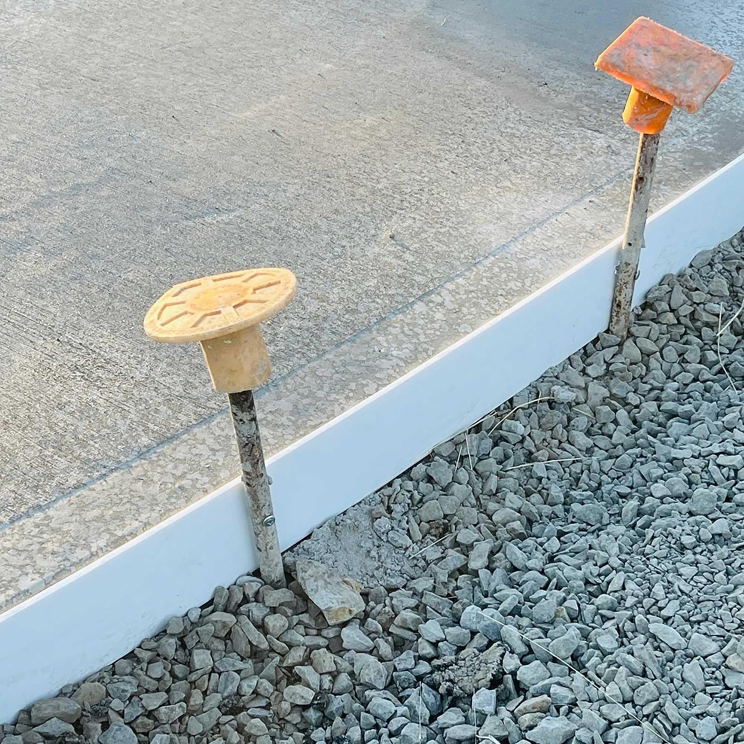 plastic-forms-for-concrete-flatwork-curbs-panel-size-4-x-96-10