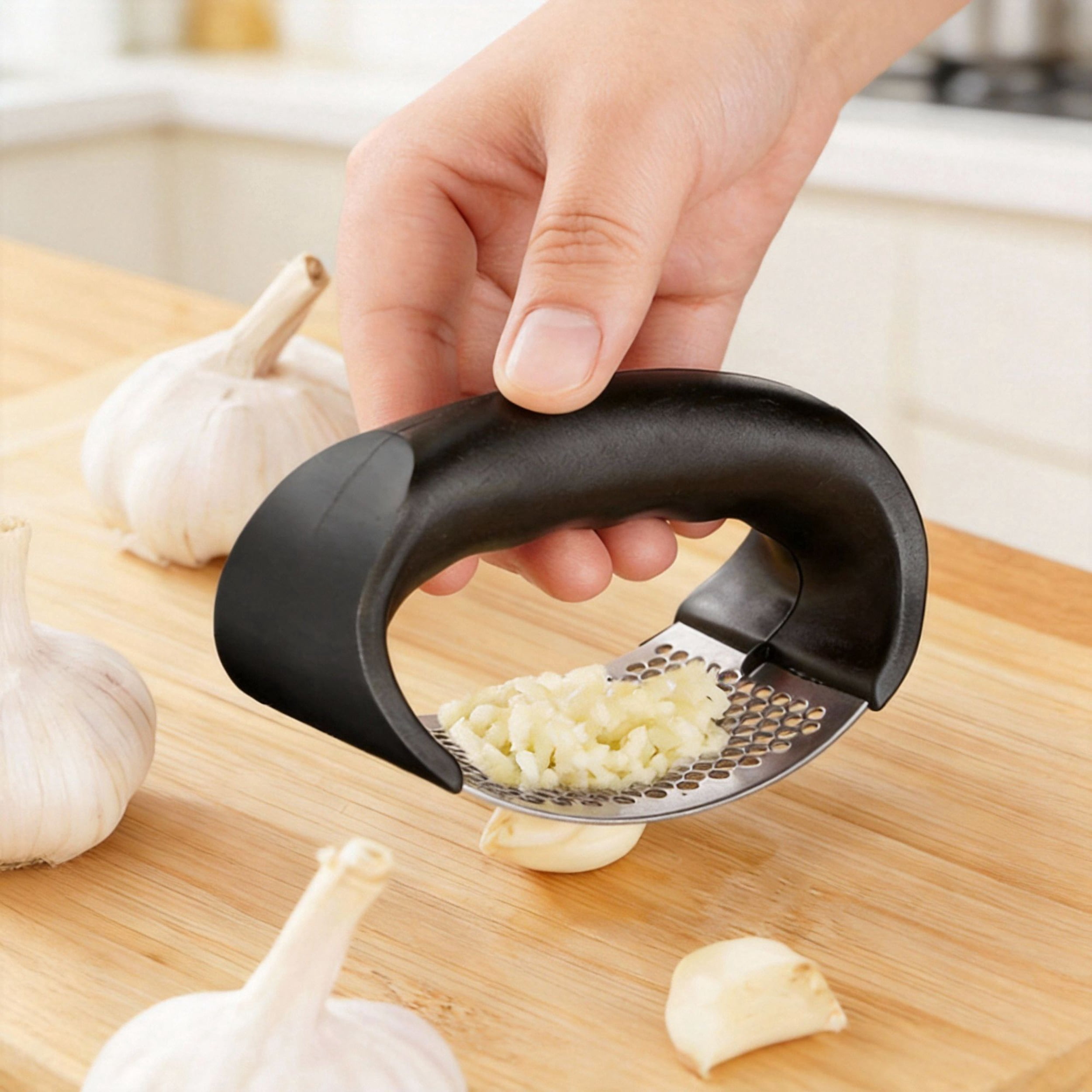 Quick Circular Garlic Presser, Garlic Masher. Durable, Easy To Clean, Quick and Convenient. Suitable for The Kitchen.