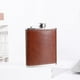 thumbnail image 3 of Juegos de petacas para hombre, petaca de acero inoxidable, petaca con bolsillo de cuero marrón de 8 oz, set de regalo de petaca para cadera, caja de regalo negra, 3 of 5