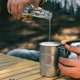 thumbnail image 1 of Taza de camping de acero inoxidable con boca ancha, capacidad de 20 oz, estilo vintage, para café, cerveza, té, apta para lavavajillas., 1 of 5