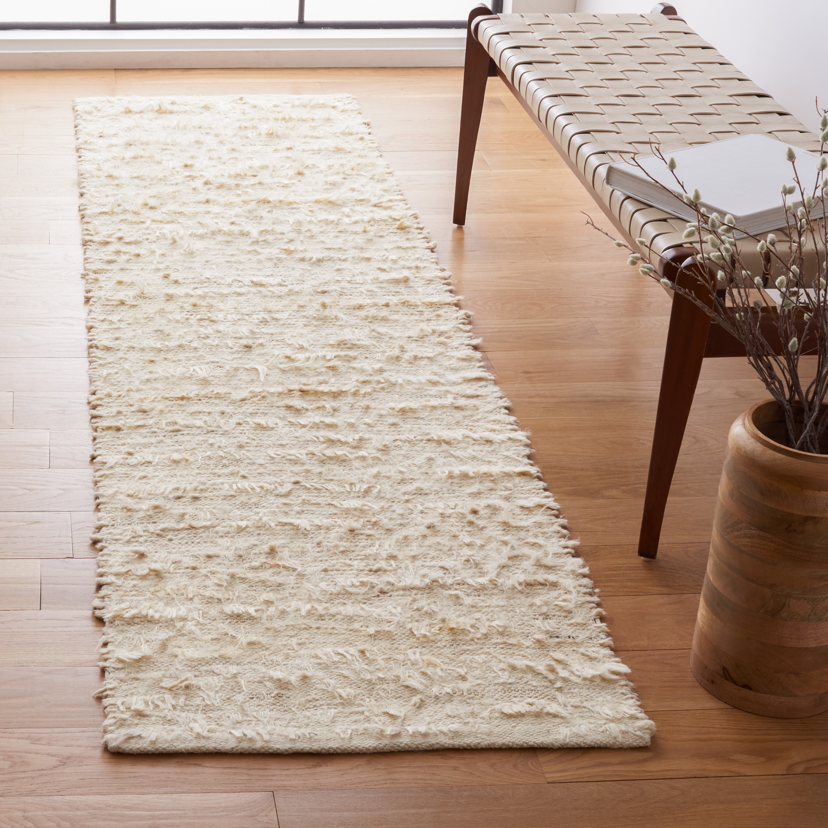 SAFAVIEH Natura Qiana Distressed Runner Rug, Ivory, 2'3" x 8'