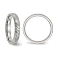 thumbnail image 4 of Bague Alliance Texturée en Acier Inoxydable pour Femmes Ou Hommes (4 mm), 4 of 4