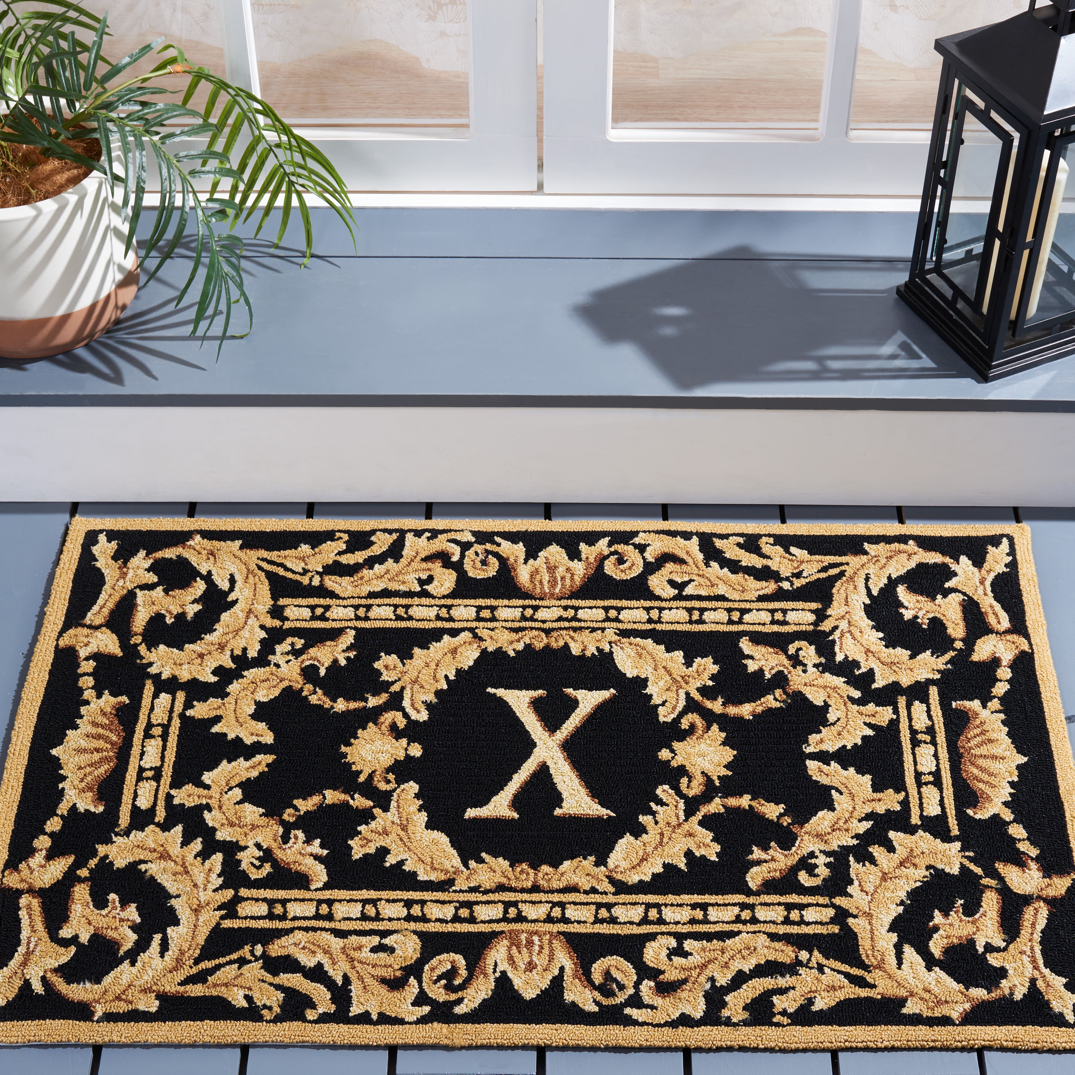 SAFAVIEH Monogram Jaslyn Medallion Indoor/Outdoor Area Rug, Black, 2'6" x 4'