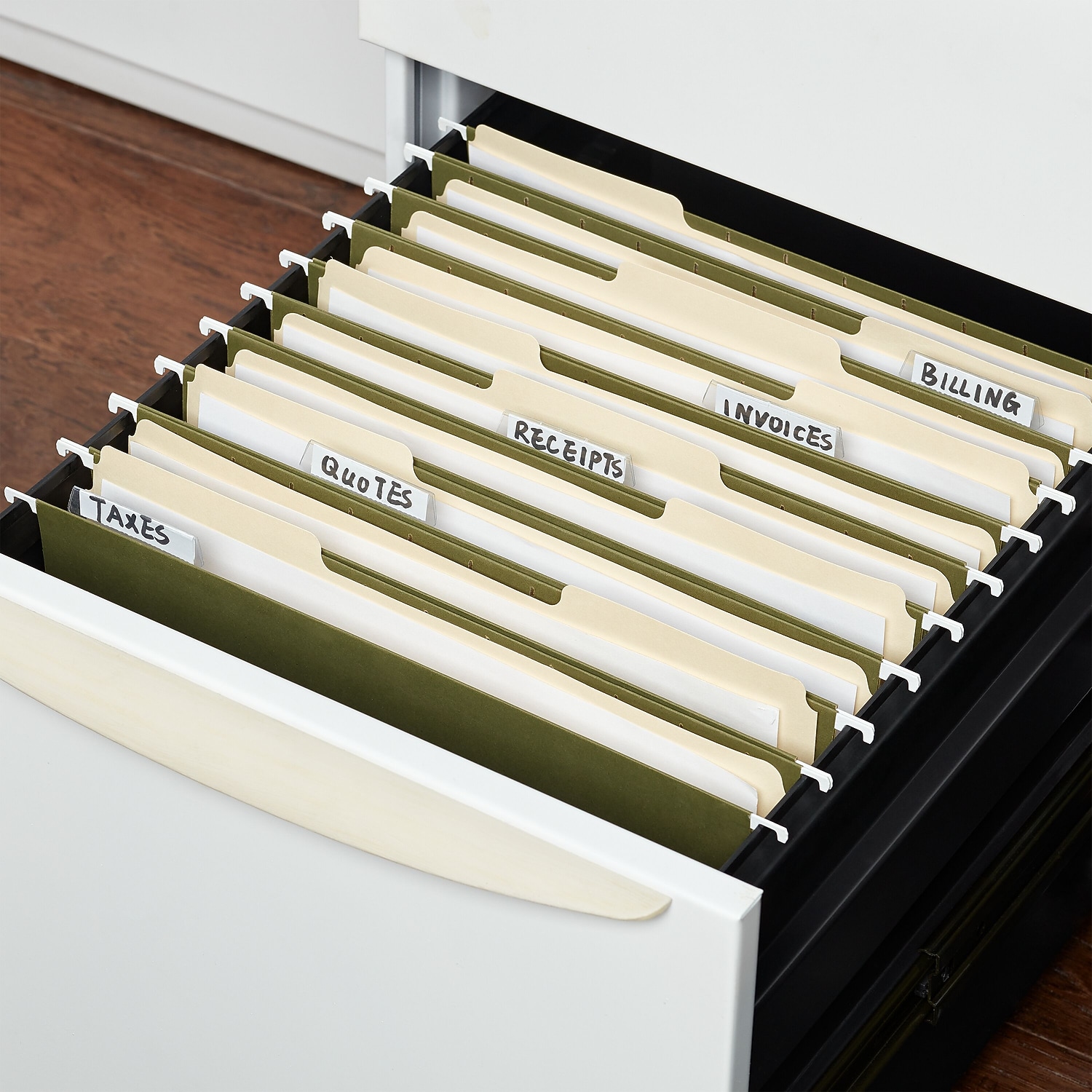 Staples Recycled Reinforced Hanging File Folders 5-Tab Lgl Std Gn 25/BX 726595